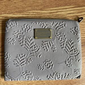 Marc Jacobs Zip Pouch - Sleeve